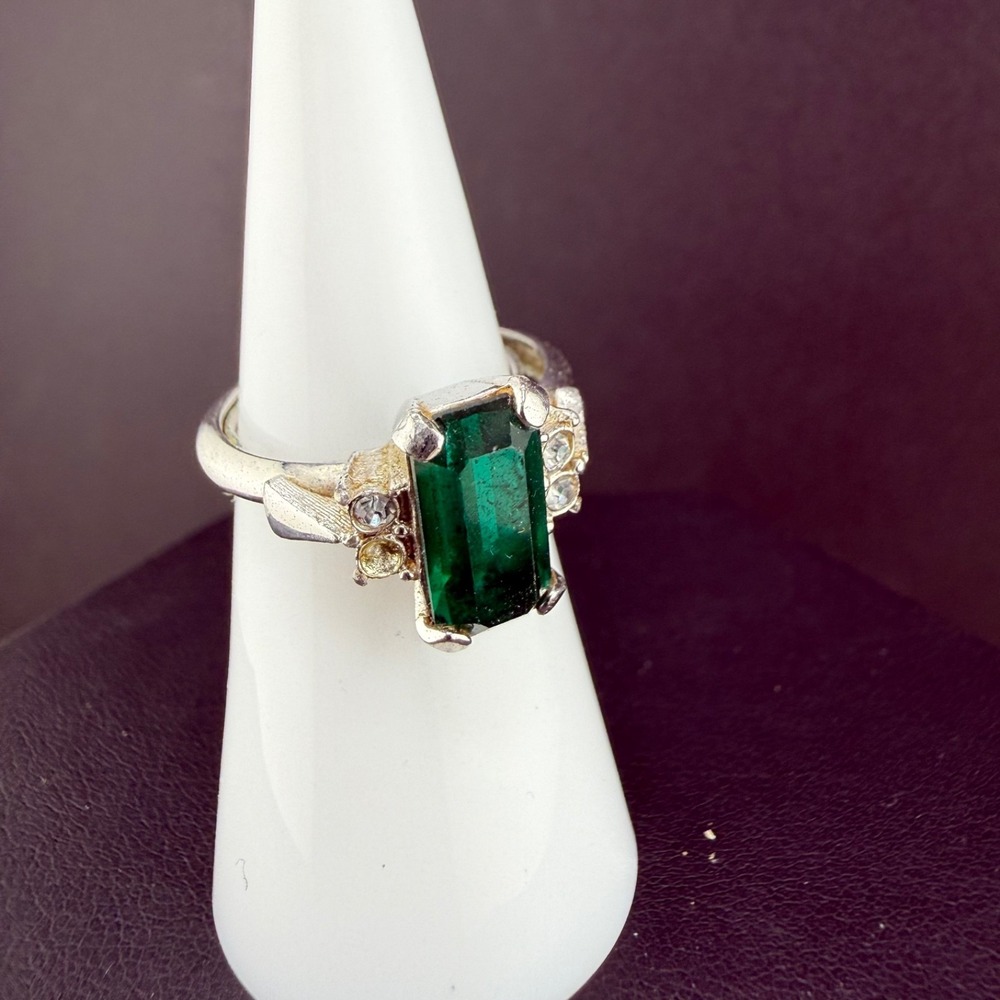 Vintage Avon Cocktail Ring Silver Tone Green READ Adjustable Size 6.5